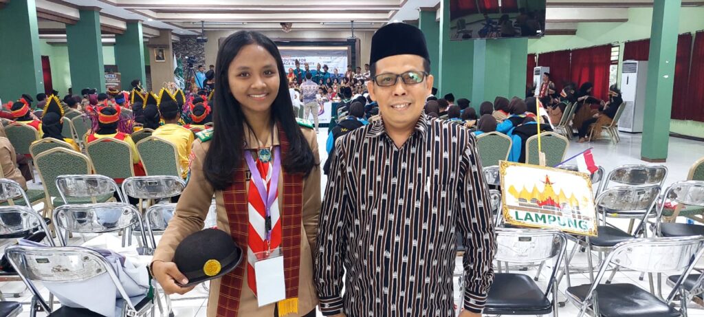 Claudia Montessa peserta Nasrani yang bergabung dalam kemah Scouting for Peace and Humanity bersama pelajar Ma'arif NU