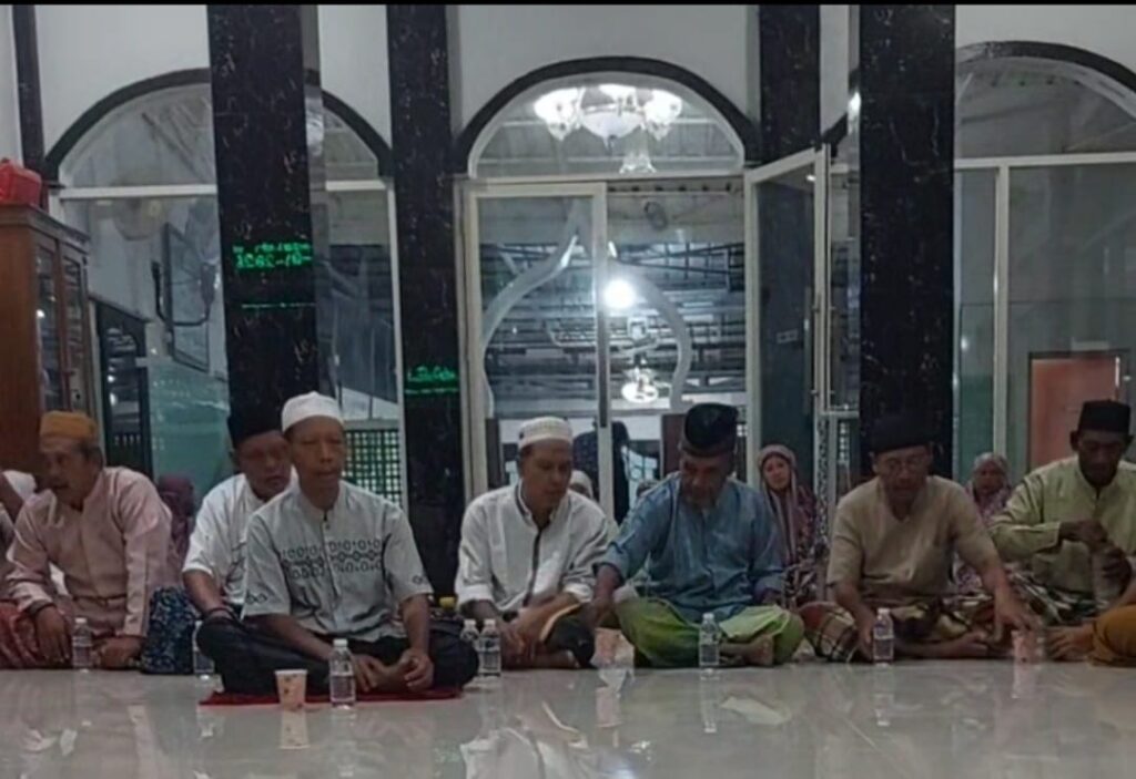 Suasana Kuliah subuh dan Ngopi bareng di Musholla Baitul Mukmin Medaeng