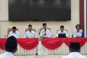 Kepala BDK Bandung Agus Nasihatul Memberikan Sambutan pada FGD Bersama Rombongan BDK Surabaya