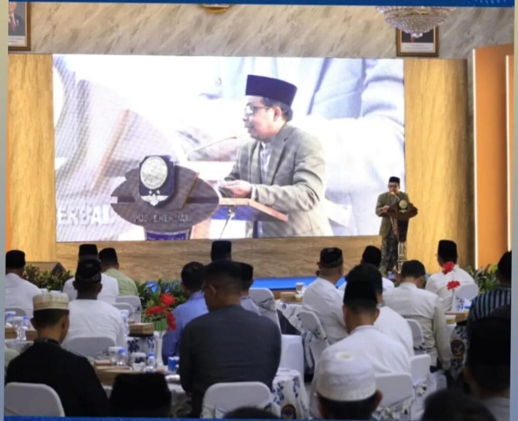 Penceramah Dr. H. Sholehuddin, M.Pd.I menyapaikan tausiah