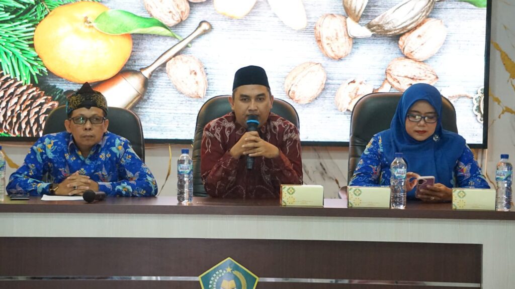 Rois selaku Moderator Memberikan Closing Statemen