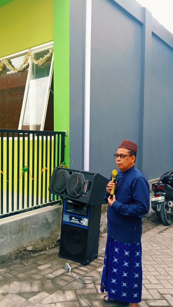 Sambutan dan doa oleh Dr. H. Sholehuddin, M.Pd.I mewakili keluarga almarhumah Hj. Muawanah selaku perintis pembangunan