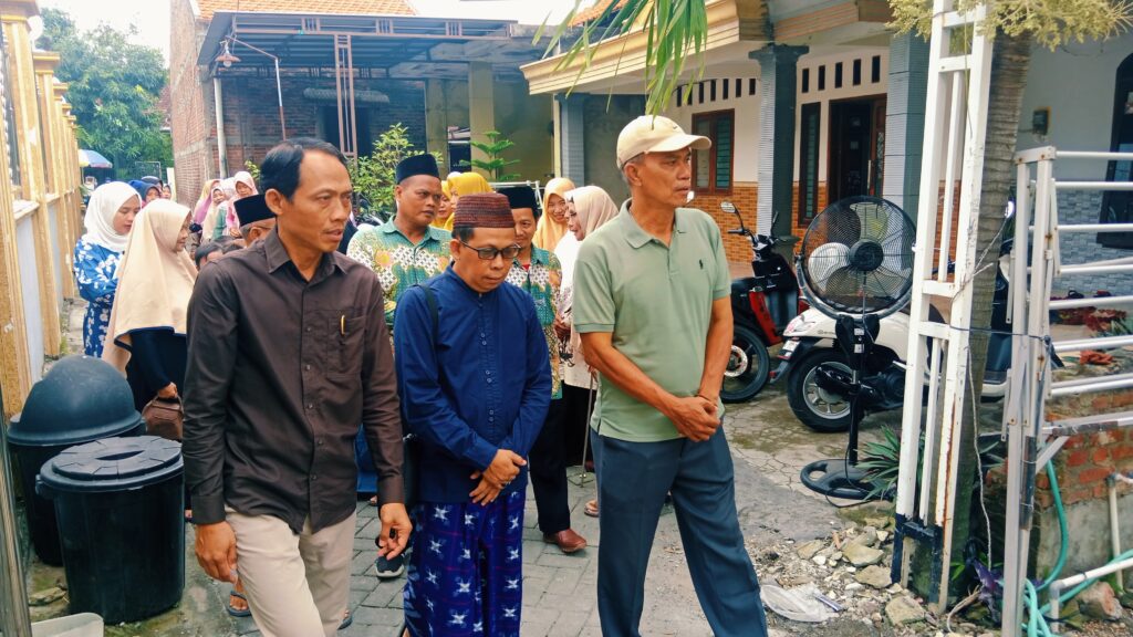 Peresmian gedung tahap satu KB RA Muslimat Tarbiyatul Ulum Pengampon oleh donatur utama