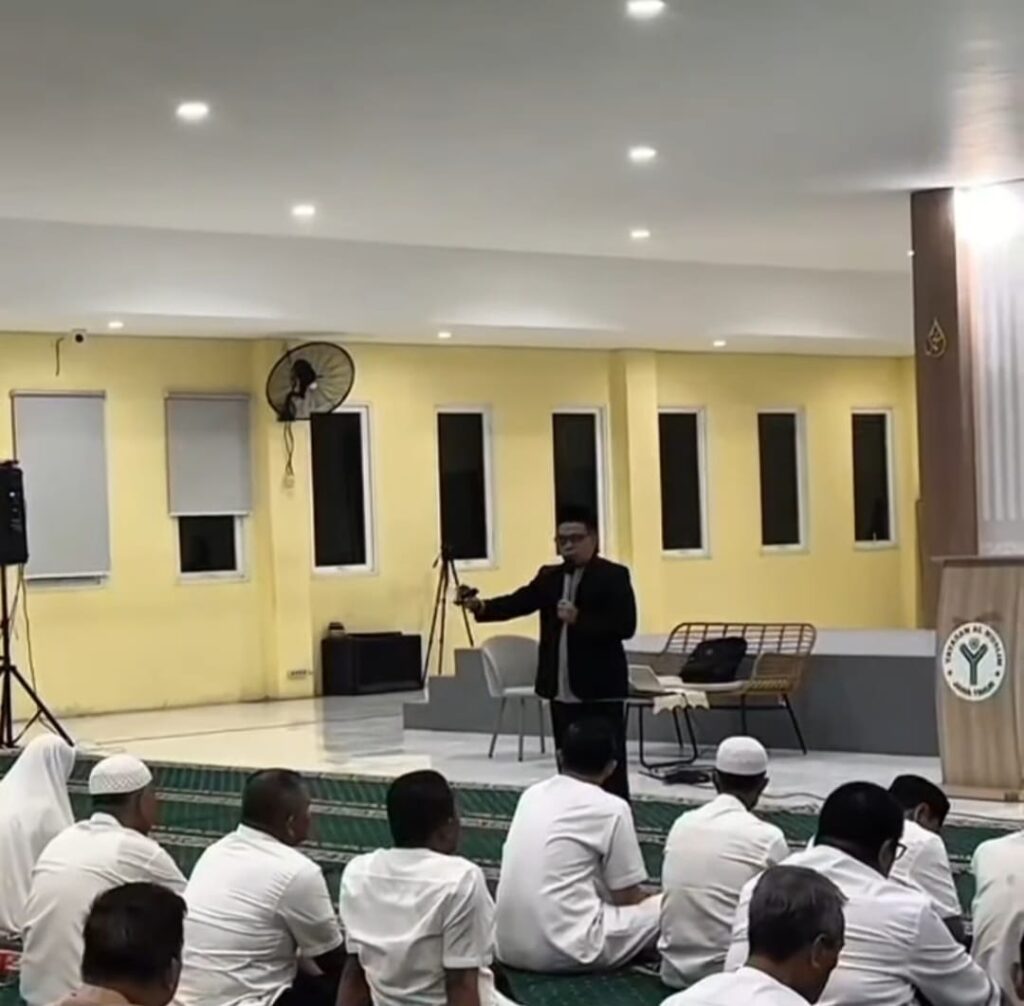 Ratusan siswa dan orang tua menghadiri MABIT SMA Al Muslim untuk persiapan ujian.