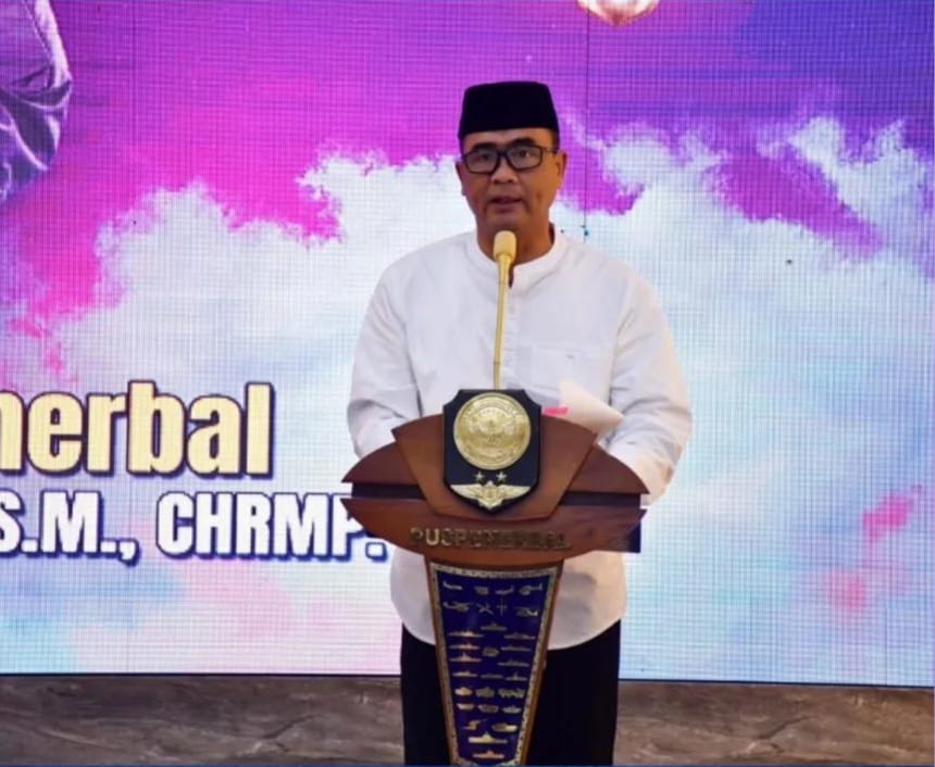 Danpuspenerbal Laksda Bayu Alisyahbana memberikan kata sambutan