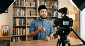 konten kreator muslim merekam video islami yang halal dan berkah sesuai syariah islam